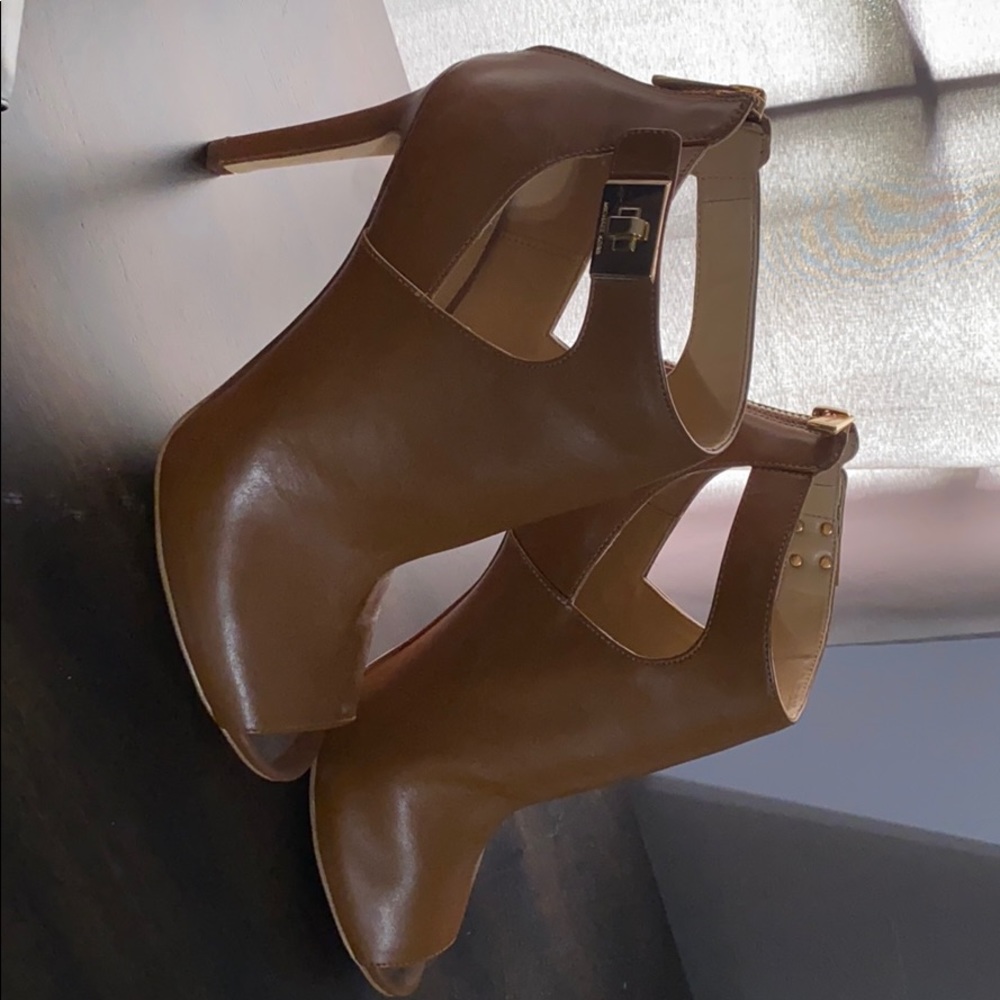 MK open toe